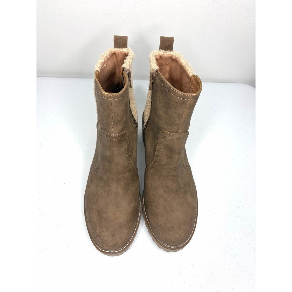 DV Dolce Vita Reacher Ankle Boots Sz 9 Taupe Faux Shearling Lining Side Zip Boho